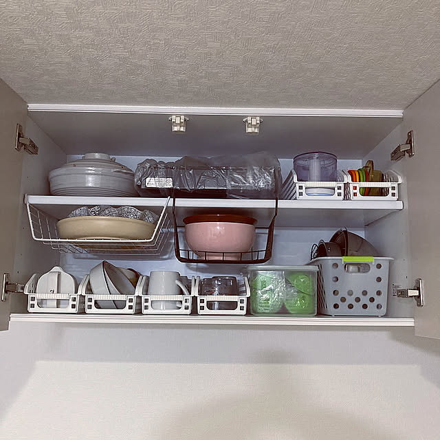 食器,食器収納,グラタン皿,土鍋,プラスチックケース,吊り下げ収納,デッドスペース,吊り戸棚,100均,Daiso,キッチンツール,Kitchen Lin_3の部屋