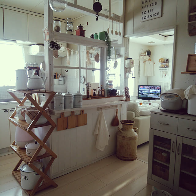 My Shelf,ホワイトインテリア,DIY,古い建具,キャニスター,ブロカント雑貨,ホーロー,キッチン収納,セルフリノベーション,カウンター上DIY棚,アンティークコーヒーミル,アンティークキャニスター,古いおうち,築40年以上,昭和の家,ベルメゾンの折りたためるラック,ベルメゾン,モニター,いいね&フォローありがとうございます☆ meroの部屋