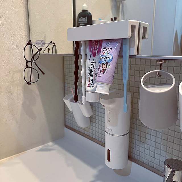 Bathroom,tower,洗面台,グリーン,洗面所,マンション,歯ブラシホルダー,2LDK,狭小住宅,小さなおうち,洗面所 収納,中古マンション,RCの出会いに感謝♡,いいね&フォローありがとうございます☆,マンション暮らし,買ってよかったもの,NO RC NO LIFE☻*,浮かせる収納,見てくださって感謝です♡,何気ない日常に感謝,狭くても心地良く♡,山崎実業 tower,山崎実業,フィルムフック,ダイソー,セリア,フック,リノベーション ha_ru76の部屋