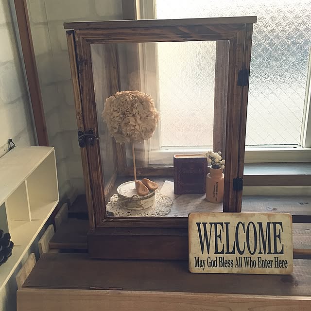 Entrance,トピアリー,レンガの壁紙,壁紙屋本舗,賃貸DIY,カフェ風インテリアを目指して,手作りだらけ。,セリア,ショーケース,サインボード,ナチュラル maiikkooの部屋