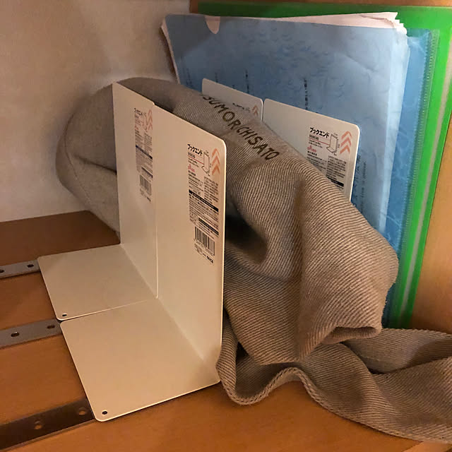 ブックエンドで仕切り,マグネットシート,お手軽,バッグ収納,DIY,100均,ダイソー,My Shelf sachigooの部屋