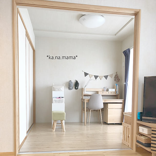 無垢材デスク,無垢材オーク,無印良品 学習机,子ども部屋,子ども部屋 男の子,子どもと暮らす,子どものいる暮らし,ナチュラル素材,励みになっています♡,いつも見て下さりありがとうございます♡,狭くてもなんとかなる,毎日笑顔で暮らしたい♡,ナチュラル,暮らしを楽しむ,すっきり暮らしたい,いいね、フォロー本当に感謝です♡,My Desk,和室を改造,和室を洋室に,フローリングカーペット,4.5畳和室 ka.na.mamaの部屋
