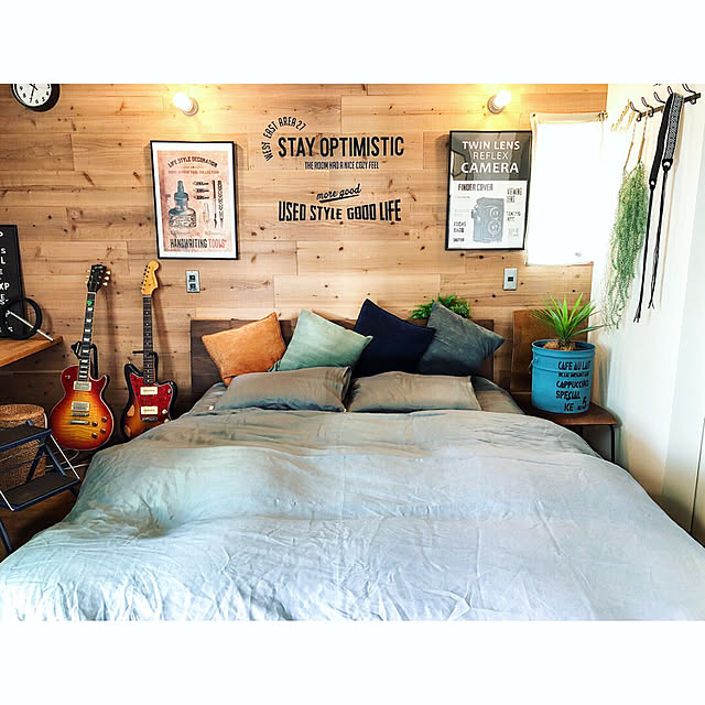 Bedroom,ギターのある部屋,ブラケットライト,ポスターのある部屋,布団カバー,寝室,ベッドルーム,クッションカバー,ボックスシーツ,フレンチリネン布団カバー3点セット,ラブザリネンの寝具,ベルメゾン,ラブザリネン,英字ロゴ,カフェ風インテリア,インスタ→mayukamu18,タイポグラフィ,ショップ風インテリア,海外インテリアに憧れる,ウォールシール,ブルックリン,男前インテリア,Little Owner,ウォールステッカー,壁面ディスプレイ,インダストリアル mayukamuの部屋