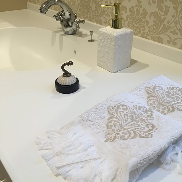 Bathroom,ホテルライク,海外インテリアに憧れる,フリンジ,タオル,ソープディスペンサー,ZARA HOME,パウダールーム,洗面所 MIKIMIKI...の部屋