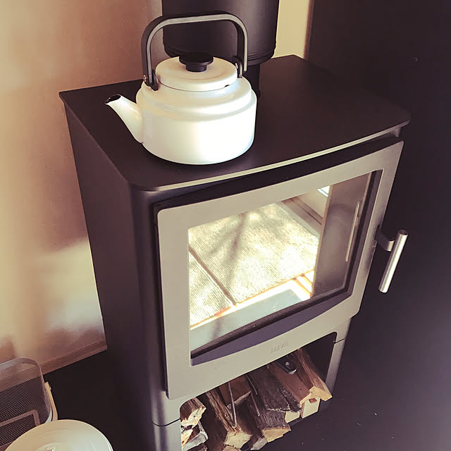 野田琺瑯ケトル,My Shelf,heta ambition,薪ストーブのある暮らし,季節を楽しむ暮らし,アムケトル,加湿器代わり,野田琺瑯 search1132の部屋