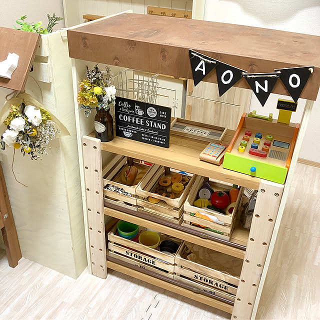 コーヒーショップ風,ミニドーナツ,100均一DIY,プリザーブドフラワー,フラワースワッグ,小瓶アレンジ,ドライフラワーのある暮らし,お店屋さんカウンター,お店屋さんDIY,お店屋さんごっこ,おみせやさんごっこ,おままごとキッチン,子ども部屋収納,おもちゃ棚,お部屋コーデ,ペイントした物,DIY棚,子供部屋女の子,わたしのDIY&リメイクアイデア,DIYのある暮らし,おもちゃ収納,ニトリのカラーボックス,子供部屋,シナベニヤ,ハンドメイド好き,おうちで過ごそう,遊び心,DIY初心者,キッズスペース,赤ちゃんのいる部屋,赤ちゃんのいる暮らし,DIY家具,収納アイディア,Instagramやってます,My Shelf equall_meyouの部屋