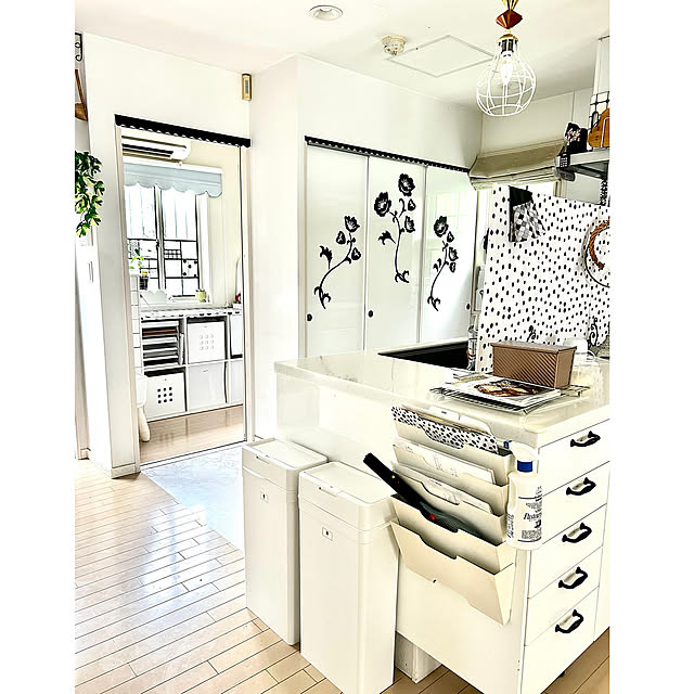 Overview,連投失礼します,ゴミ箱,ホワイトインテリア,ビフォーアフター,ザラホーム,IKEAキッチン,ゴミ箱 分別,IKEAゴミ箱,窓に目隠しシート,ホワイト大好き,ゴミ箱新しくなりました,買ってよかったもの,ライクイット,ワークトップを広く使う工夫,シールズ25,シールズ密閉ダストボックス,ライクイット　ゴミ箱,シールズ9.5,ライクイット シールズ9.5,ライクイットシールズ25,窓にすりガラスシート,シールズ9.5密閉ダストボックス,ワークトップは大理石,記録用 kittyの部屋