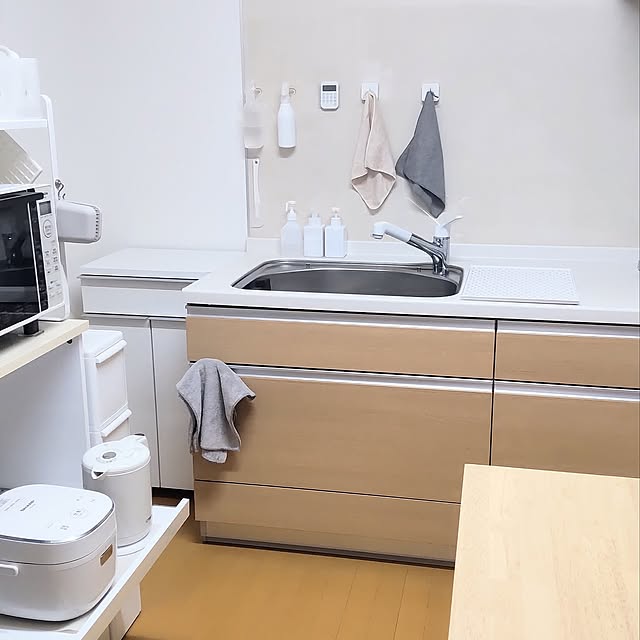 Kitchen,すっきり暮らす,自分がよけりゃあそれでよし,古いマンション,マンション暮らし,シンプルな暮らし,夫婦二人暮らし,片付けやすい,自分スタイル,楽天roomやってます,ワンアクション収納,探さない収納,おしゃれとは程遠い,整っている暮らし,複雑化しない収納,好きな物堂々と残す,『個』が強いと言われます,きれいに保つ,少しの変化を大切に,映えのない写真 usaoの部屋