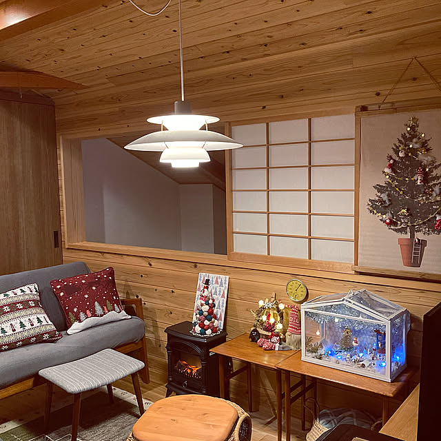 IKEA ガムレフルト,クリスマスツリータペストリー,ニトリ クッションカバー,毛糸玉クリスマスツリー,オーレヴァンシャー ソファー,ネストテーブル 北欧ヴィンテージ,トムテさん,ムーミン谷 ジオラマ,ルイスポールセン ph5,障子,吹き抜け,注文住宅,Lounge,ニトリ 暖炉型ファンヒーター,ツリータペストリー mkmkmoominの部屋