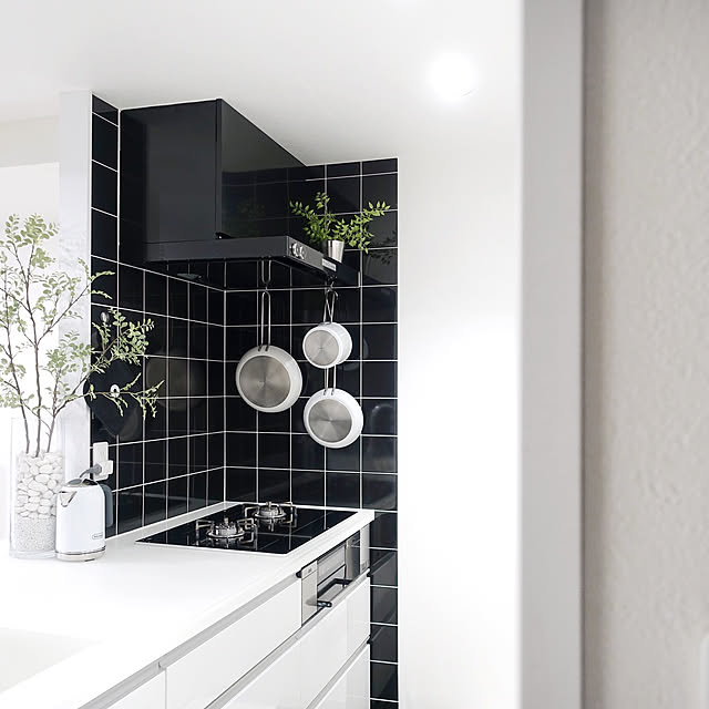 Kitchen,吊り下げ収納,ミニマリスト,白黒グレー,シンプルインテリア,シンプルモダン,美収納,さしすせその収納,モノトーンインテリア,整理収納,モノトーン,シンプルライフ,もたない暮らし,グレーインテリア,収納,MONOTONE,シンプルモダンインテリア,ミニマム,持たない暮らし,シンプル,塩系インテリア,ミニマル,さしすせそのインテリア,モノトーン収納,白黒,シルバー,インスタ→4696tuuli tuuliの部屋
