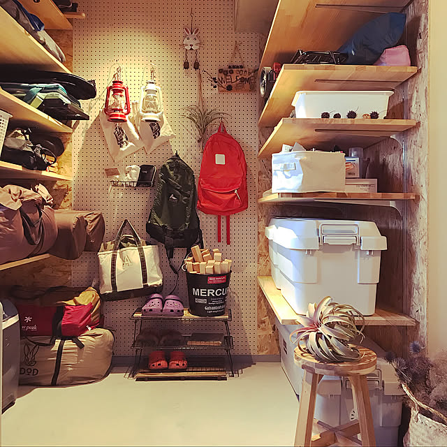 キャンプ道具,キャンプ,アウトドア用品,有孔ボード,玄関土間,キセログラフィカフェイク,フェイクグリーン,モールテックス,Entrance HANAの部屋