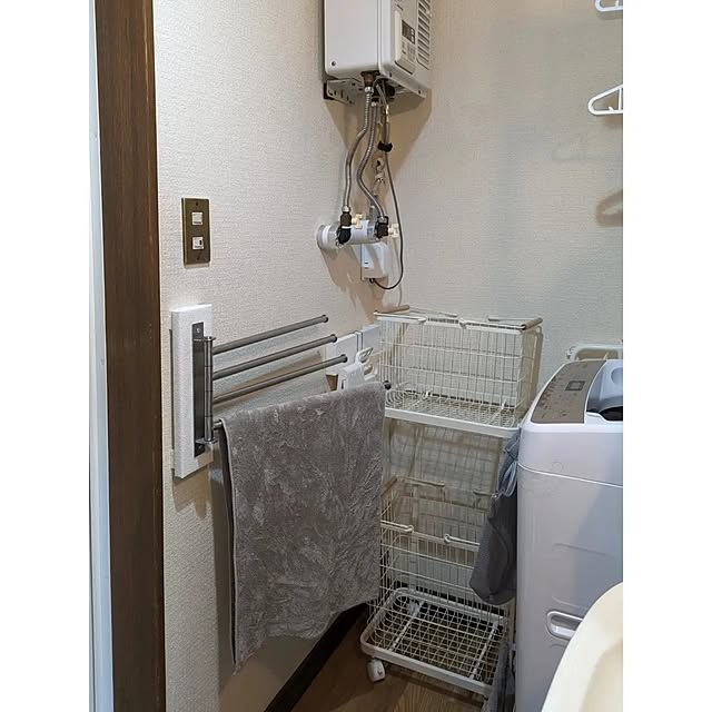Bathroom,賃貸,古い賃貸,子供と暮らす,賃貸洗面所,洗面所収納,狭い洗面所,洗面所改造中,イケア,IKEA,バスタオル掛け,バスタオルハンガー,踏み台収納,GRUNDTAL,ラブリコ,ラブリコでDIY,ナゲシレール mayuの部屋