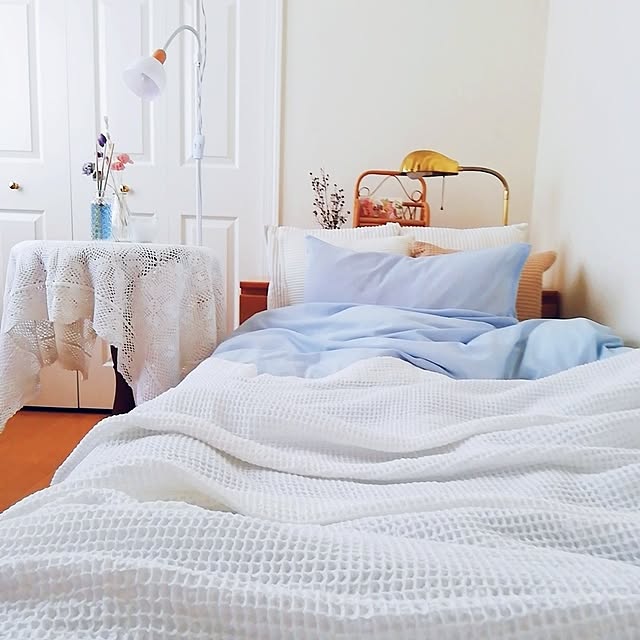 Bedroom,寝室,リラックスタイム,癒しの空間❁*.ﾟ,心地よく暮らす,Roomclipを楽しむ時間♡,音楽を楽しむ時間,ホワイトインテリア,木製家具 surviveの部屋