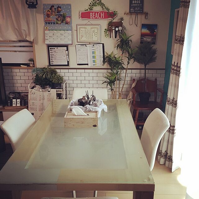 My Desk,予定表ボード,朝日,ダイニングテーブル,西海岸,壁紙屋本舗,salut!,BONBONHOME,植物,バンダナ unoの部屋