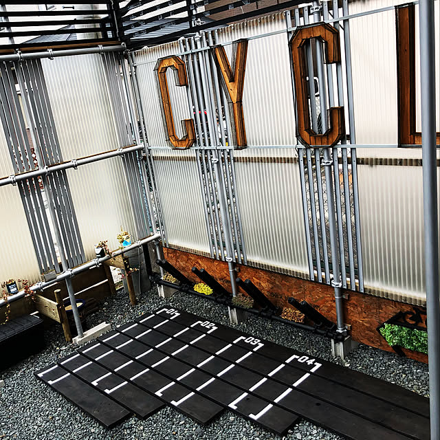 ラインテープ,DIY,自転車スタンド,防腐防カビ塗料,キシラデコール,リメイク,単管パイプ屋根,サイクルポート,塗装,端材,リペイント,自転車置き場,OSB合板,単管パイプ,Entrance katsの部屋