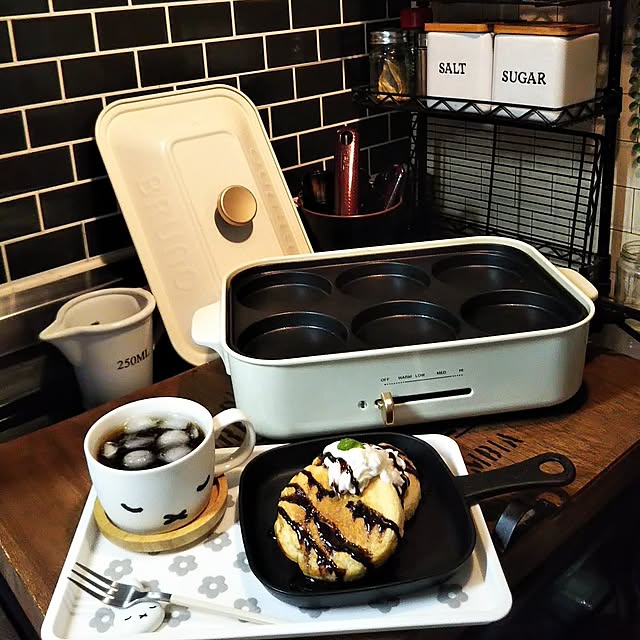 Kitchen,かわいいアイテム,男前も可愛いも好き,賃貸でも諦めない！,生活感たっぷり,こどもと暮らす,古い賃貸,おうちカフェに憧れて,BRUNOホットプレート,カフェ風インテリア,お家カフェ,パンケーキ,RCショッピング,パンケーキ屋さん,ミッフィー,アイスコーヒー,Dream Sticker,サブウェイタイルシール,山善,キッチン突っ張りラック,モニター商品,セリア,マグカップ大好き,ガスコンロカバーDIY♡,DALTON Yurieの部屋