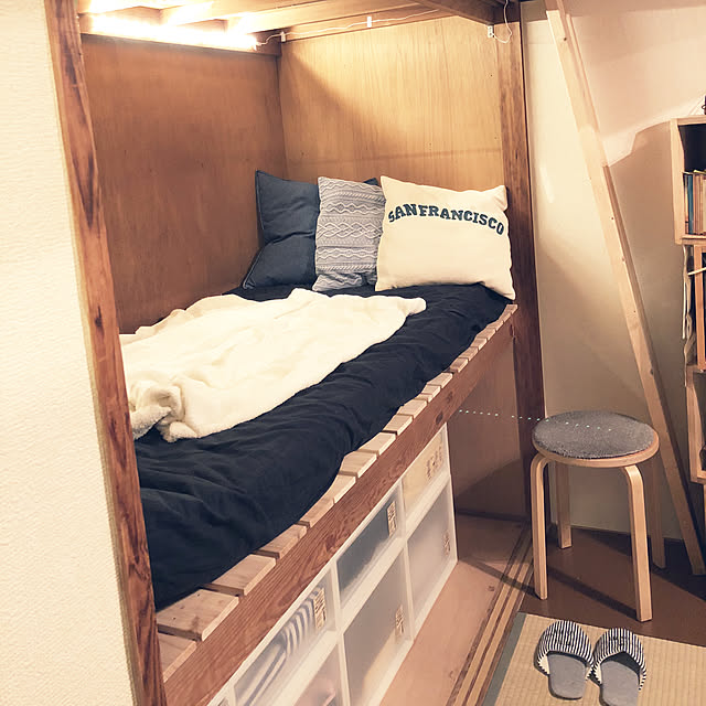 Bedroom,団地でもあきらめない,UR賃貸,団地　賃貸,団地,ばらばらクッション,IKEA,照明,ドラえもんに憧れて,押入れベッド,押入れ,無印良品,断捨離,ベッドなし,畳の部屋に住んでます,RoomClip mag 掲載 mikabom5の部屋