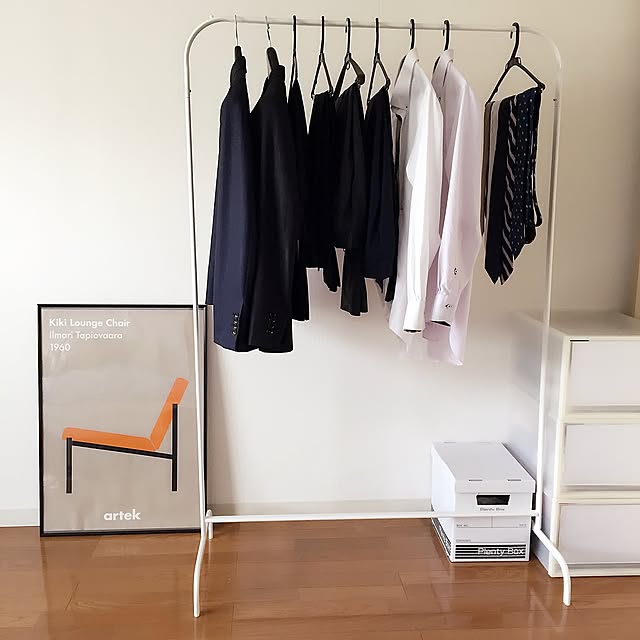 Bedroom,モノトーン,ポスター,アルテック,プレンティボックス,セリア,収納,無印良品,MULIG,収納アイデア,賃貸,シンプルライフ,IKEA,持たない暮らし,北欧インテリア,ブログやってます♪,北欧,ミニマリストに憧れて,ミニマリスト,シンプル,衣類収納,シンプリスト,ハンガーラック yuusの部屋