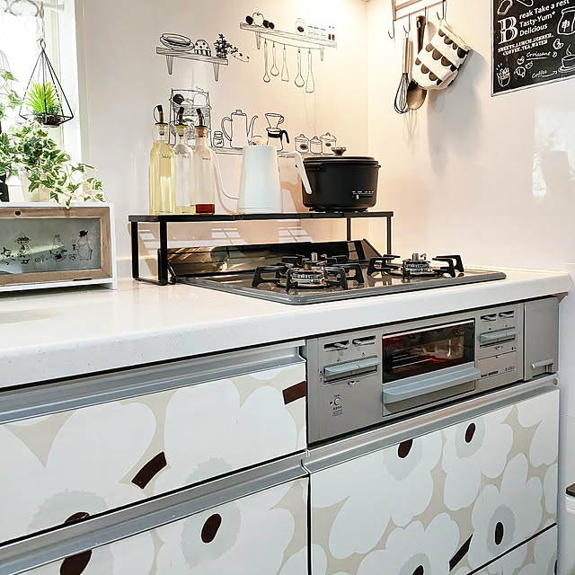 Kitchen,RoomClipショッピング,山崎実業,towerシリーズ,排気口カバー,ストレージラック,ブラック,鍋おき,調味料棚,モノトーン,北欧,マリメッコ壁紙,DIY,ウォールステッカー,吊り下げ収納,ムーミン,キャビネット,salut!,グリーンのある暮らし,ナチュラル,DIYのある暮らし,ケトル,ホワイト,コンロまわり,すっきり暮らしたい,インスタ22yukki,皆さんに感謝です(*˙˘˙*)ஐ,いつも見て下さってありがとうございます YUKKIの部屋