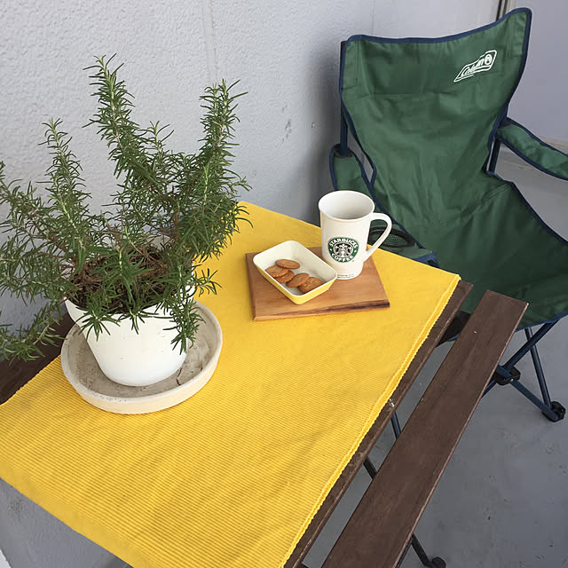 ベランダカフェ,ベランダ掃除してスッキリ✨,1人時間,リセット,Bedroom,colemanイス,IKEA屋外用テーブル,断捨離捗らないけどゆっくりやります kamelittoの部屋
