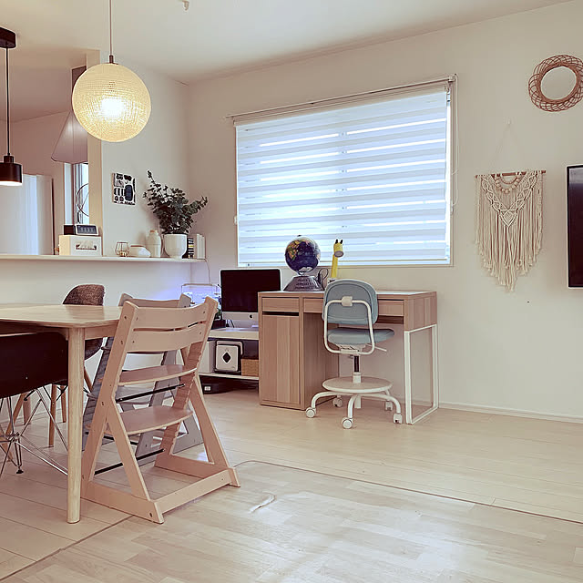 リビングインテリア,リビング学習,マクラメタペストリー,IKEA MICKE,無垢ダイニングテーブル,ダイニング,ダイニングテーブル＆チェア,水槽のある部屋,ルンバのある暮らし,ブラーバのある生活,地球儀,アレクサのある暮らし,水槽,Lounge artemisの部屋