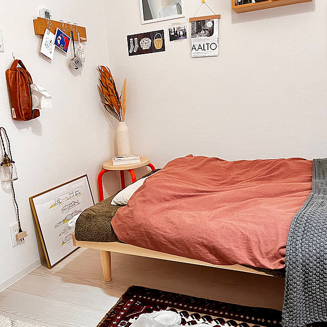 Bedroom,トライバルラグ,無印良品,IKEA,スツール,一人暮らし,狭い部屋,アルテック,6畳,すのこベッド,アアルト,ひとり暮らし,一人暮らし部屋,暮らしを楽しむ,1K ひとり暮らし,心地よい暮らし,暮らしを整える,ひとり時間のある暮らし,ドムステン,キシル,石川硝子工藝舎,狭い部屋でもインテリアを楽しむ yohaku_2020の部屋