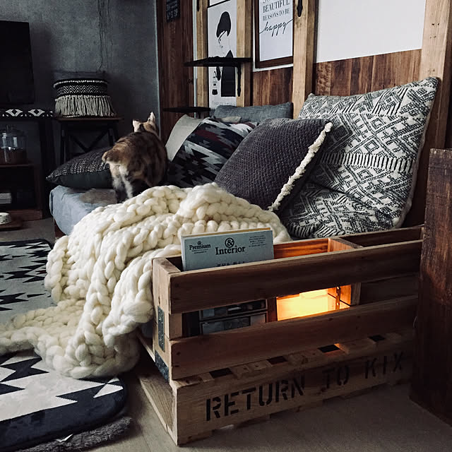 Bedroom,手作りソファ,木製パレット,パレットベッド,チャンキーニットブランケット,パレットにソファ,ニトリのラグマット,DIY momijiの部屋
