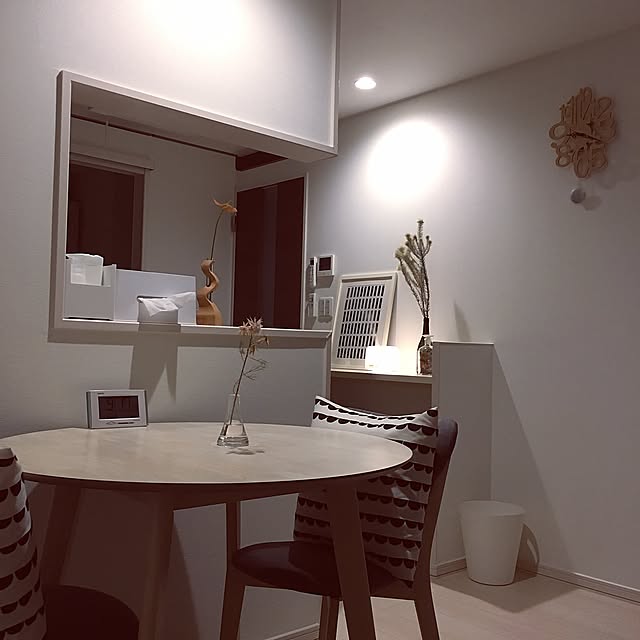 On Walls,アロマディフューザー,ファブリックパネル,シエナ,アルテック,照明,白,一人暮らし,1LDK,花,試験管,一輪挿し,無印良品,北欧 waraの部屋