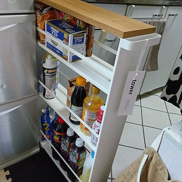 Kitchen,収納スペース,RoomClipショッピング,プチプラインテリア,生活感たっぷり,男前も可愛いも好き,賃貸でも諦めない！,子どもと暮らす,古い賃貸,こどもと暮らす,イベント受賞,イベント受賞ありがとうございます,この度はありがとうございました,Dream Sticker,キッチン突っ張りラック,サブウェイタイルシール,山善,towerハンドル付きスリムワゴン,マステでイメチェン Yurieの部屋