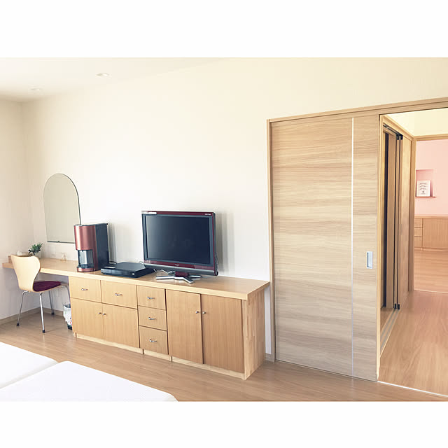 Bedroom,アクセントクロス,造り付け棚,化粧台,セブンチェア,壁掛け鏡,ホテルライク,2018.4.11,ナチュラルインテリア,フレシャス,ウォーターサーバー,モニター当選,フレシャスデュオミニ,ポスター TOMOの部屋