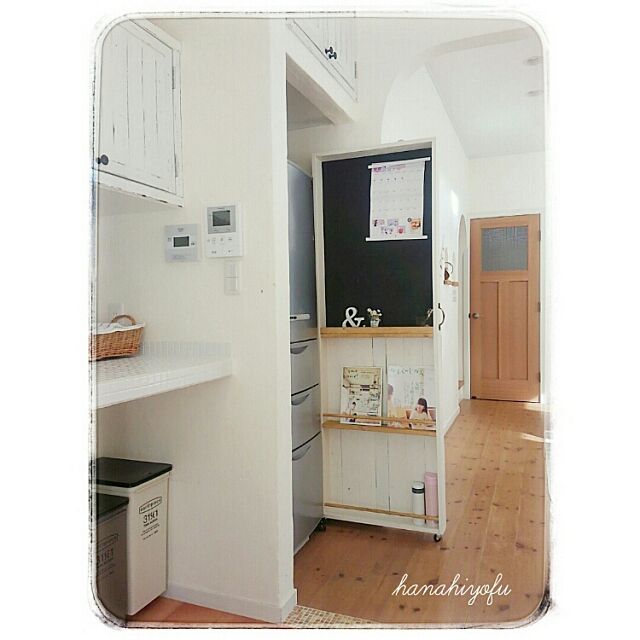 Kitchen,ブログ更新しました(﹡ˆ﹀ˆ﹡)♡ ,IGも→hanahiyofu,すきま収納型スケジュールボード,ニトリホワイトボードをリメイク,黒板塗料 hanahiyofuの部屋