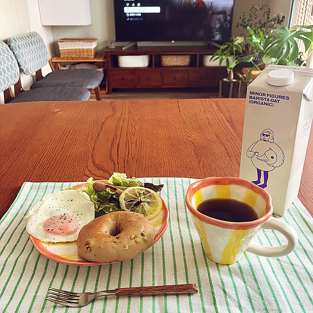 Lounge,プチプラ雑貨,プチプラ,THREEPPY,暮らしのひとコマ,観葉植物,IKEA,グリーン,リビング,ダイニングテーブル,夏,マンション,リビングダイニング,2LDK,狭小住宅,小さなおうち,中古マンション,RCの出会いに感謝♡,ソファダイニング,いいね&フォローありがとうございます☆,マンション暮らし,NO RC NO LIFE☻*,見てくださって感謝です♡,何気ない日常に感謝,狭くても心地良く♡ ha_ru76の部屋