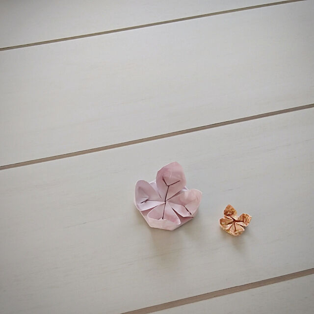 My Desk,折り紙,蓮の花,ピンク,和紙,オレンジ,ダイニングテーブル ayano...の部屋