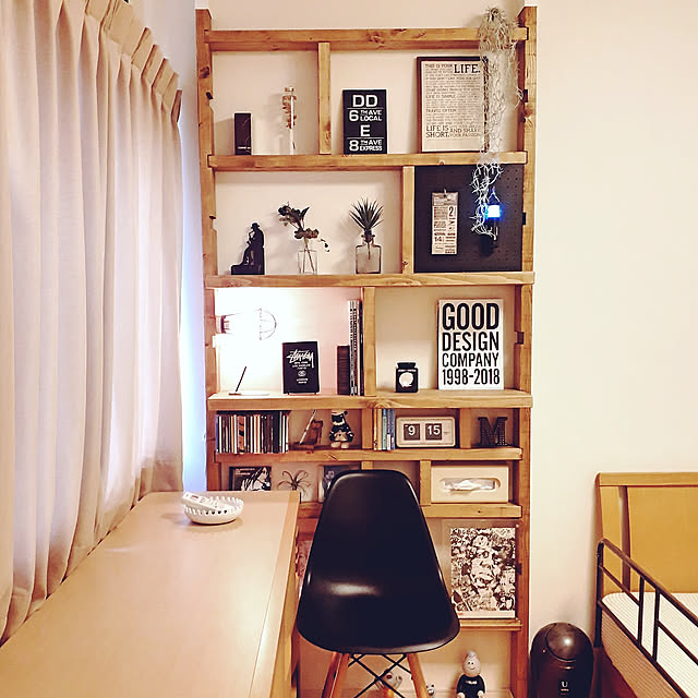 Bedroom,DIY,ブックカフェ風,シンプルインテリア,イベント参加中,DIY棚,TWEMCO,ラブリコでDIY,有孔ボード,エジソンバルブ,フィギュア,モノトーン,イームズチェア,いなざうるす屋さん,2×4材,男前,読書スペース,アロマオイル,ワークランプ Soheyの部屋