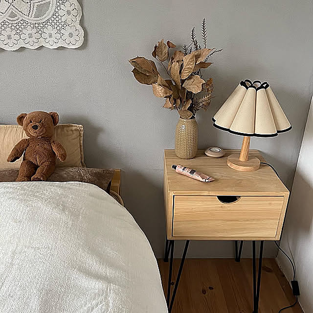 プリーツライト,ドライフラワー,サイドテーブル,暮らし,IKEA,ナチュラルインテリア,ZARA HOME,ニトリ,Bedroom saooo39の部屋
