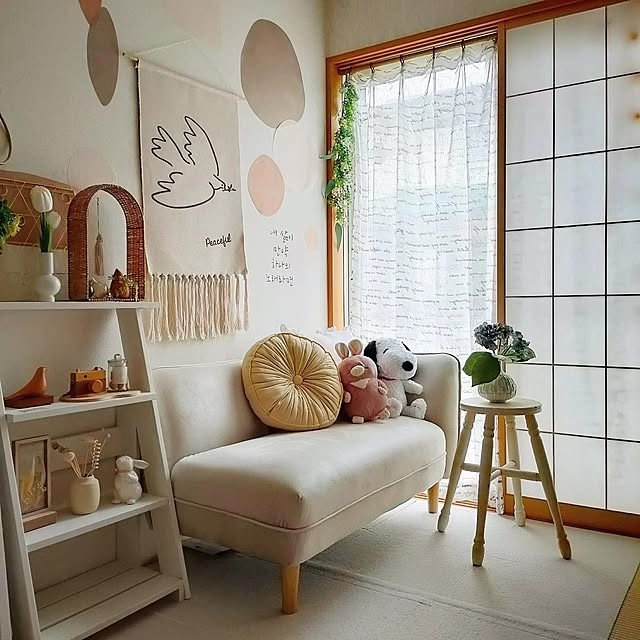 Overview,ミックスインテリア,畳の部屋,韓国インテリア,和室を改造,壁紙DIY,窓辺,紫陽花,アナベル,棚DIY,北欧,ナチュラル,3COINS,salut!,障子,クッション,ウォールステッカー,くすみカラー,Instagramやってます,皆さんに感謝です(*˙˘˙*)ஐ,いつも見て下さってありがとうございます YUKKIの部屋