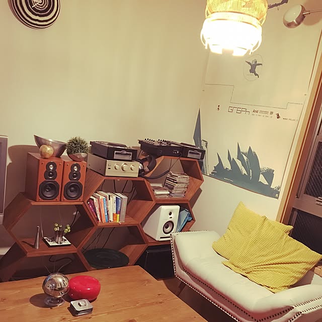 My Shelf,ミッドセンチュリーモダン,レトロ,小物大好き,ディスプレイラック,ミッドセンチュリー,ハコゾー,こどもと暮らす。,ソファーまわり,椅子/ソファ,おしゃれインテリア,時計,木のぬくもり,照明好き,谷俊幸,壁掛け時計,生活感,椅子,おしゃれな家にしたい Megumiの部屋