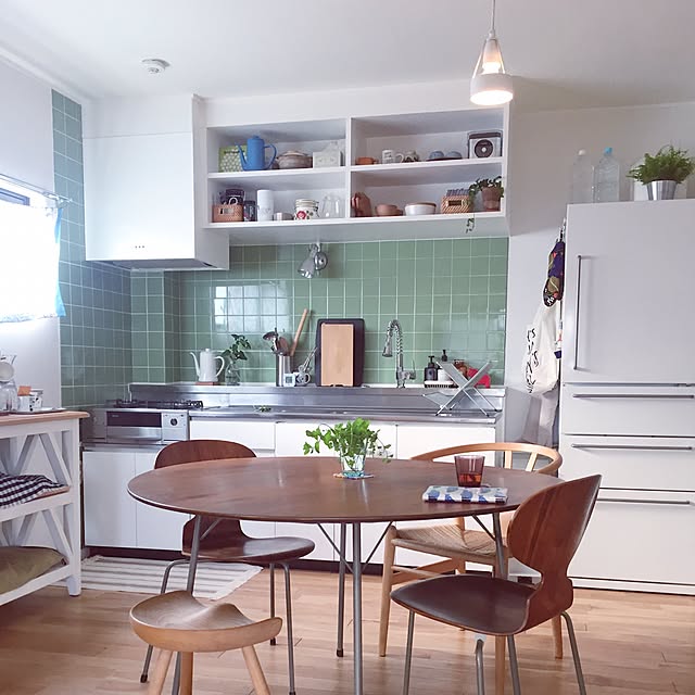 Lounge,LABOUR AND WAIT,IKEA 雑貨,無印良品冷蔵庫,山栗のフローリング,Fritz Hansen,ローズウッド,SLOW HOUSE ,Ychair,ant chair,リノベーション賃貸,LouisPoulsen,SHOEMAKER STOOL,丸いテーブル yoccoの部屋