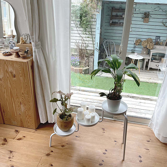 プランタースタンド,ラルブルギャゾン35,人工芝,小屋DIY ,小屋のある庭,お庭,植物のある暮らし,木のぬくもり,リノベーション,中古住宅,セルフリノベーション,ナチュラルインテリア,IKEA,Entrance saooo39の部屋
