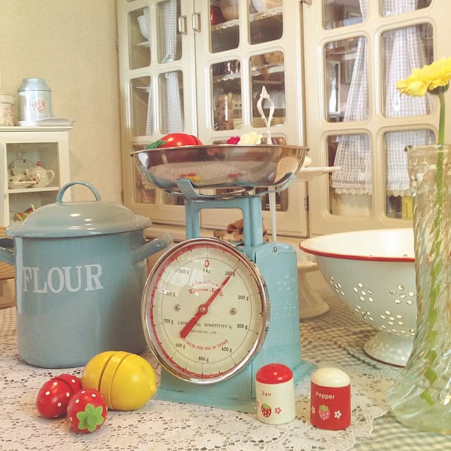 My Desk,ままごと用の果物と野菜,水色のホーローストッカー,ダルトン,1969組,キッチンの丸テーブル,フレンチカントリー,ホワイトが基本好き yumicyanの部屋