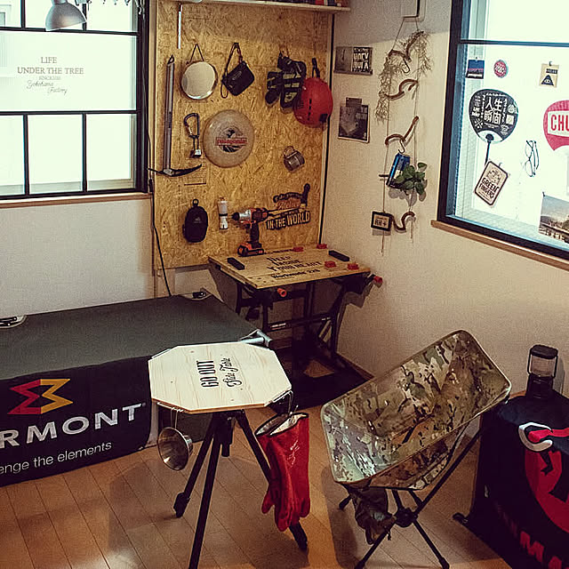 My Desk,男前,アウトドアインテリア,ディアウォール,DIY,男部屋,アウトドアミックス,壁面ディスプレイ,コット,ヘリノックス,ステンシル,三脚テーブル,ペンダントライト,Instagramやってます RHplusの部屋