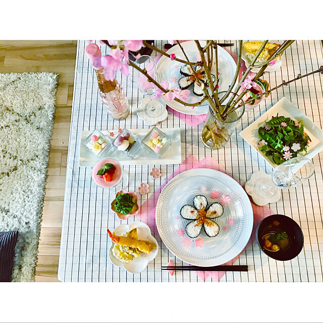 ベニワレン風ラグ,ひな祭り,桃の花,テーブルコーディネート,IKEA テーブルクロス,お花のある暮らし,ナチュキチ コースター,ひなまつり,マンション,ナチュキチ 花型皿,中古マンション,DAISO 豆皿,花のある暮らし,食卓,ナチュキチ 箸置き,夫婦二人暮らし,Kitchen murakamihirokoの部屋