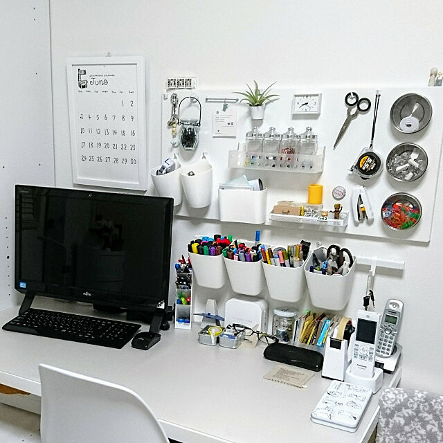 My Desk,IKEA,観葉植物,セリア,無印良品,エアプランツ,イームズシェルチェア,ピータッチキューブ,ニトリ macoの部屋
