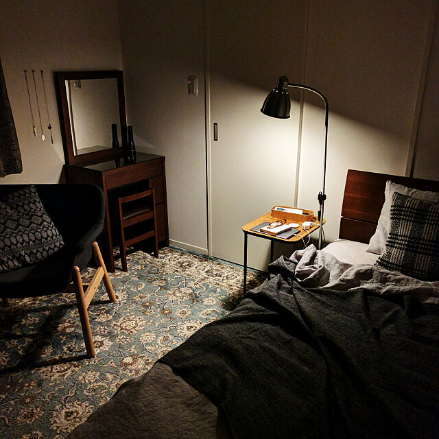 Bedroom,夜のリラックスタイム,一人暮らし,平屋,いいね&フォローありがとうございます☆,来てくださり嬉しいです♥,シンプル,グレー,無印良品,間接照明,フロアライト,IKEA　イージーチェア mamisanの部屋