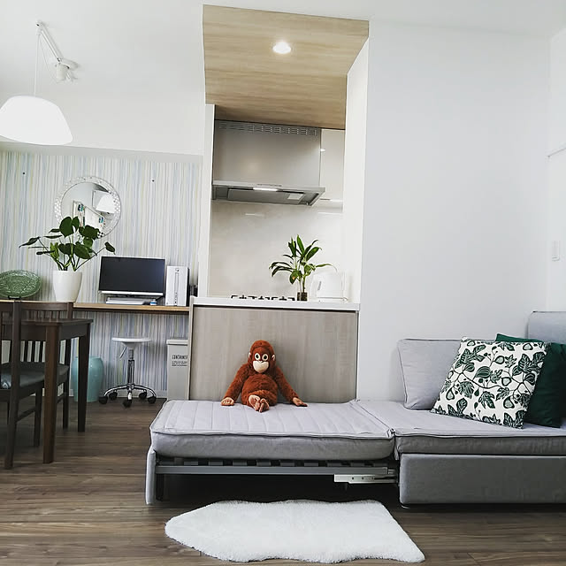 Lounge,ソファ,IKEA,IKEAソファ,ヴァレントゥナ,IKEAのソファー,IKEAのソファ,グレーインテリア,シンプルインテリア,シンプルライフ,サンゲツ壁紙,サンゲツクロス,ニトリのミラー,モンステラ,狭小住宅,狭小マンション,ワークスペース mocciの部屋