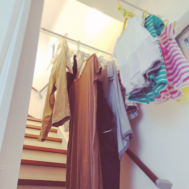 洗濯物,雨,部屋干し,階段,つっぱり棒,On Walls ringomanの部屋