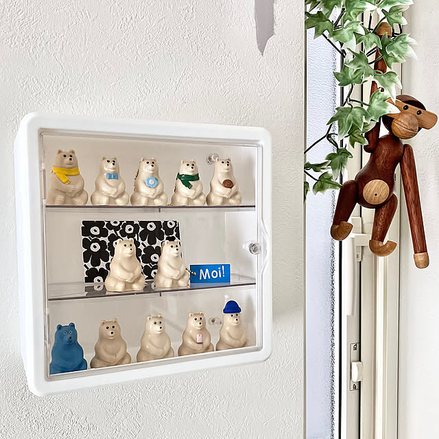 My Shelf,コレクション,しろくま貯金箱ガチャ,ガチャガチャ,カバー画像ありがとうございます♪,壁にも付けられるコレクションボックス,300円商品,100均アイテム,ダイソー,モノトーン,ホワイトインテリア,北欧インテリア,おひさしぶりです yu-yuukiの部屋