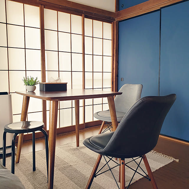 一人暮らし,戸建て,築古でも諦めない,壁紙,ふすまリメイク,ふすまに壁紙,レトロ,ネイビーの壁紙,壁紙屋本舗,ダイニングテーブル,ダイニングチェア,DIY,My Desk megggの部屋
