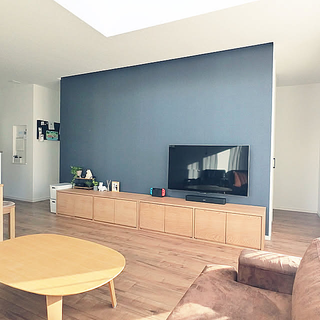 吹き抜けリビング,テレビボード,スタッキングキャビネット,アクセントクロス,観葉植物,シンプルインテリア,吹き抜け,壁掛けテレビ,すっきり暮らす,無印良品,Lounge,模様替え sayuriの部屋