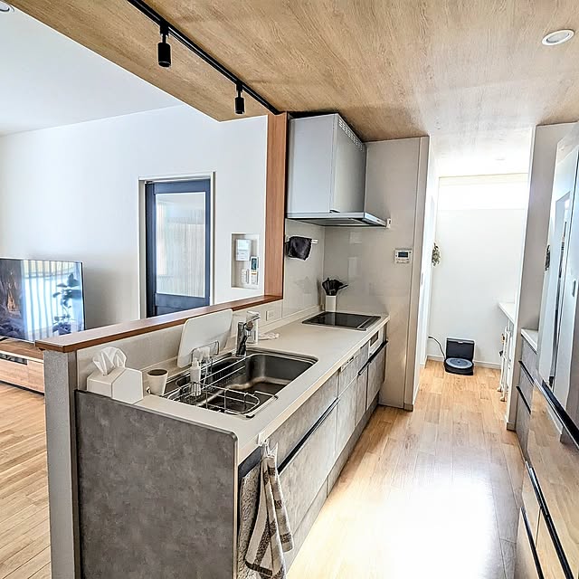 Kitchen,キッチンの工夫,無印良品,ナチュラル,イケア,北欧,北欧モダン,平屋暮らし,スッキリ暮らしたい,ルンバ,ルンバ基地,リクシルのキッチン,グレージュスタッコ,人口大理石,シンク周り,シンプル,シンプルに暮らす,下がり天井,下がり天井 アクセントクロス,ダクトレール,黒い家電,イベント参加,グレーインテリア,グレーのキッチン pannaの部屋
